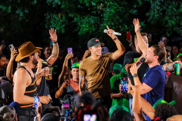 Foto colorida de Wesley Safadão, Nattan e Zé-Vaqueiro - Metrópoles