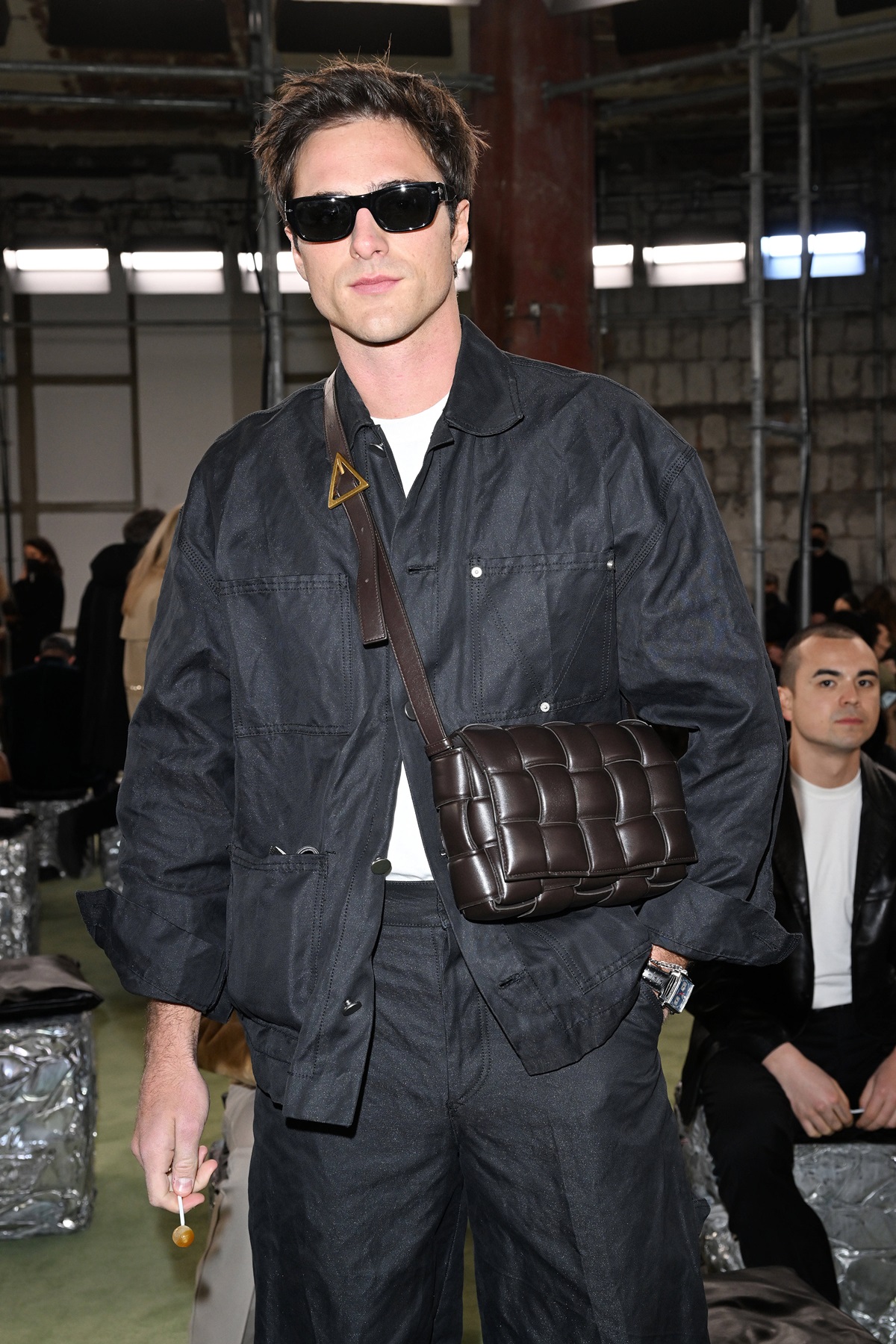 homens com bolsa masculina moda estilo tendencia - metrópoles