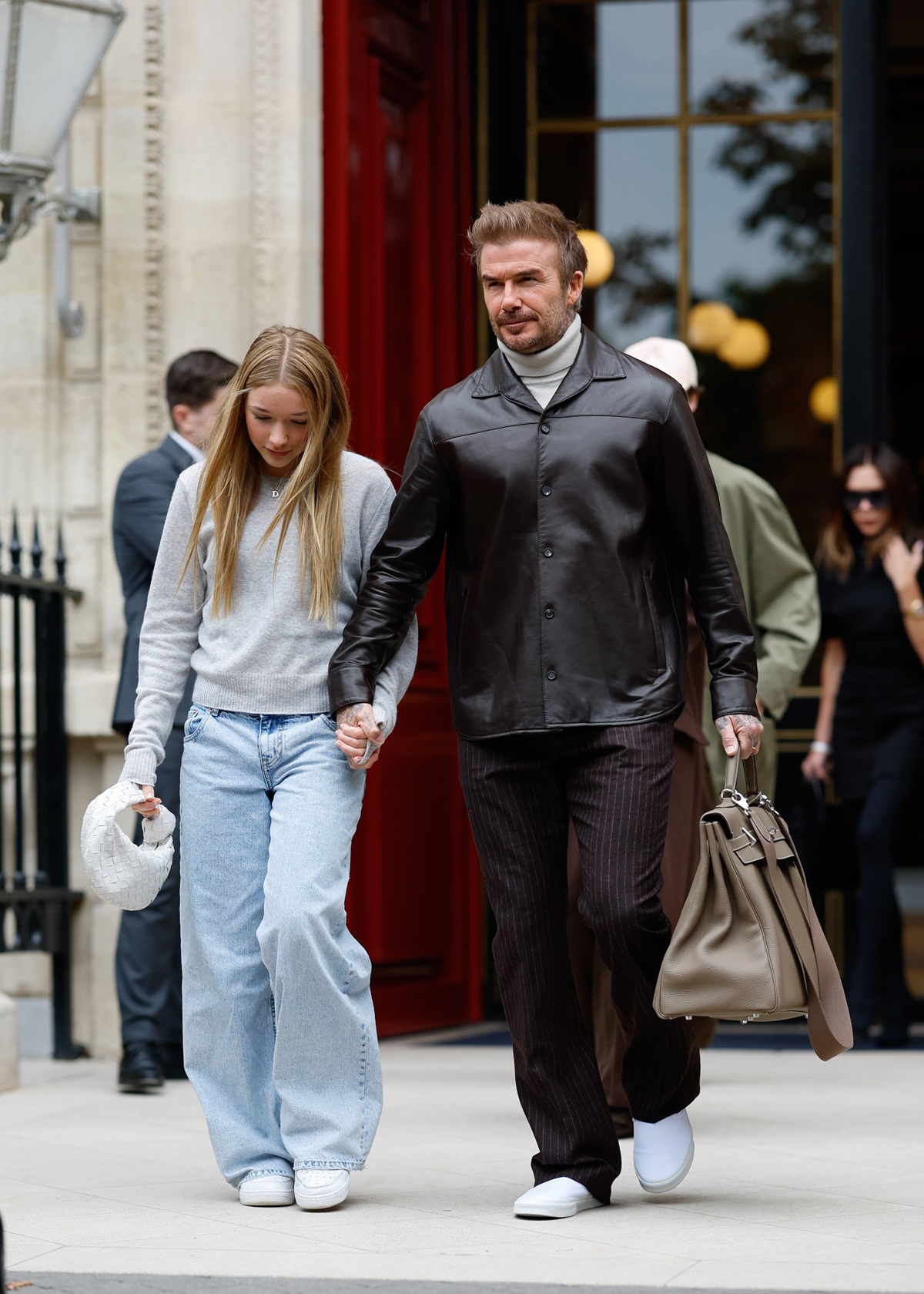 homens com bolsa masculina moda estilo tendencia david beckham - metrópoles