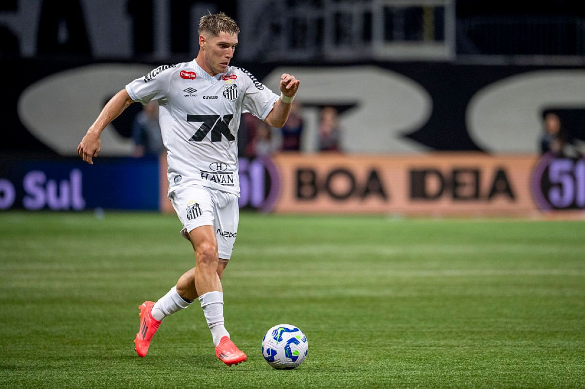 Com gol nos acréscimos, Santos vence Fortaleza e deixa o Z-4