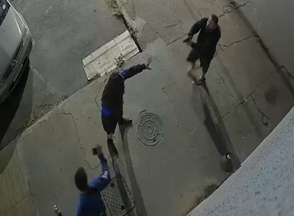 Vídeo: policial penal de MG aponta arma e chuta mulher e homem no DF