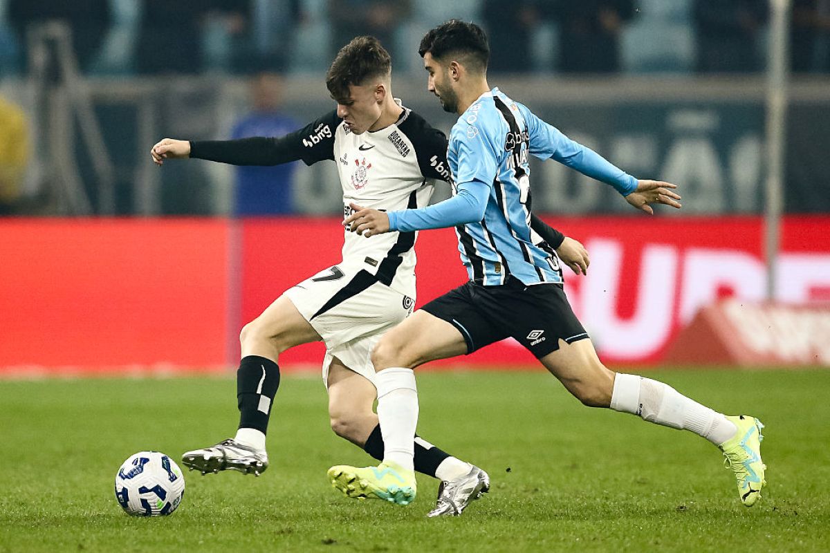 Grêmio e Corinthians empatam em noite de golaços. Assista