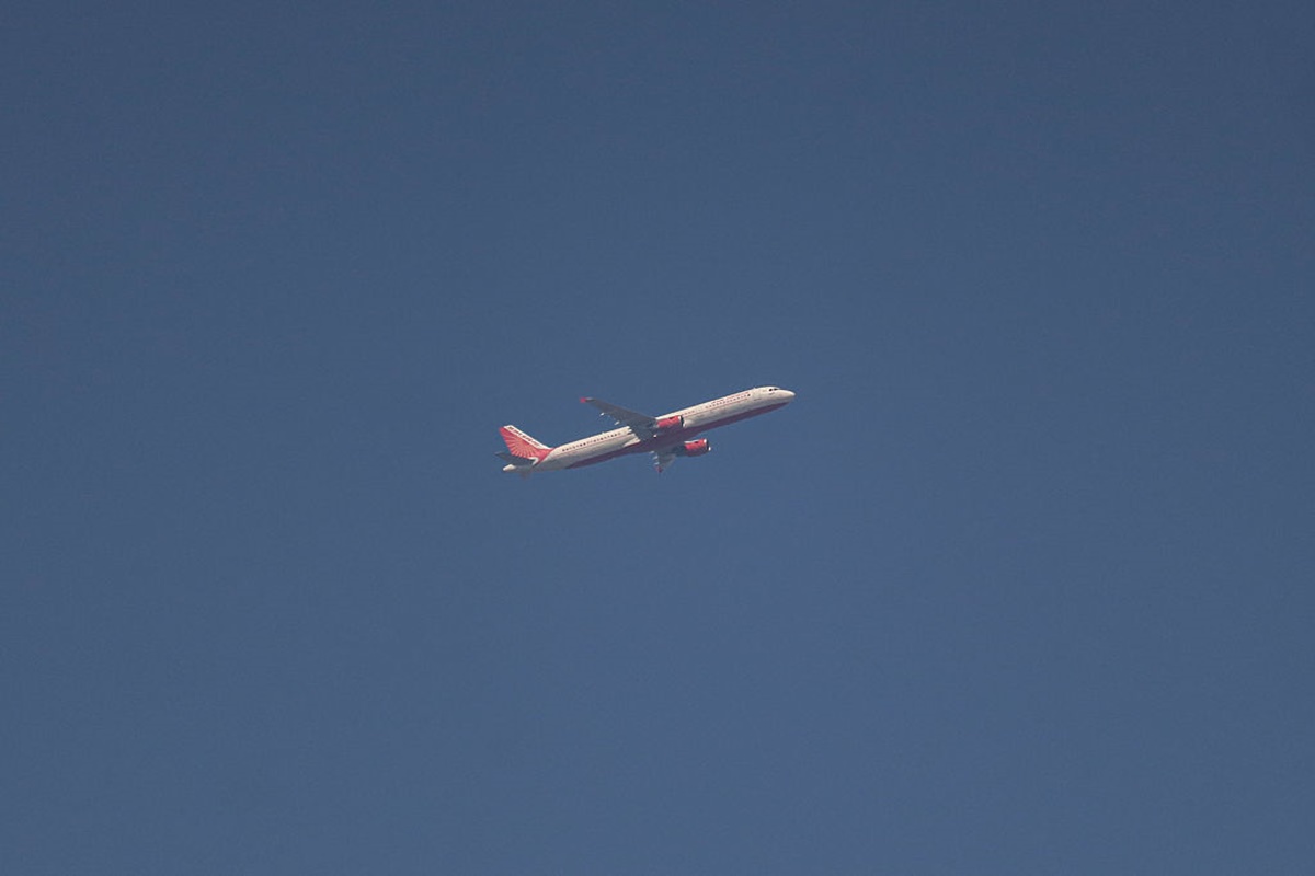 Após tragédia: com ameaça de bomba, voo da Air India faz pouso forçado