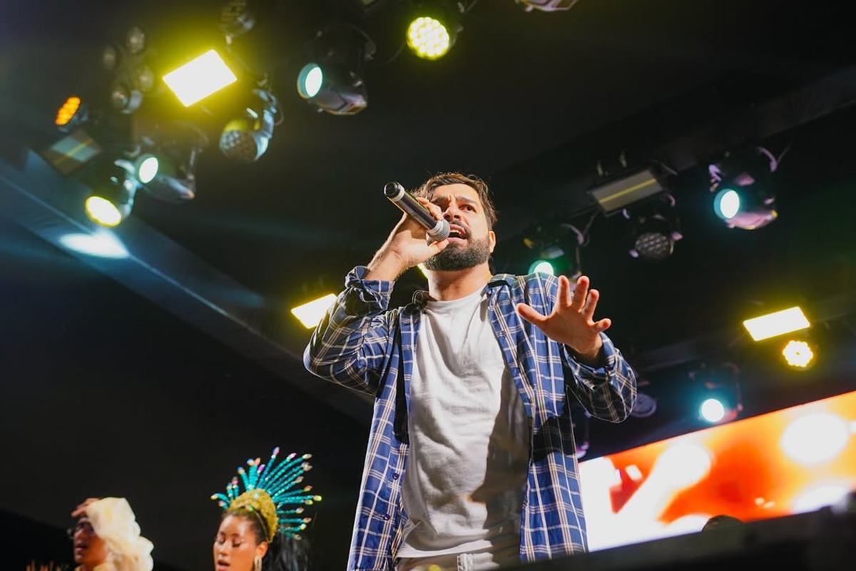 Mulher é morta após recusar-se a subir no palco durante show: entenda