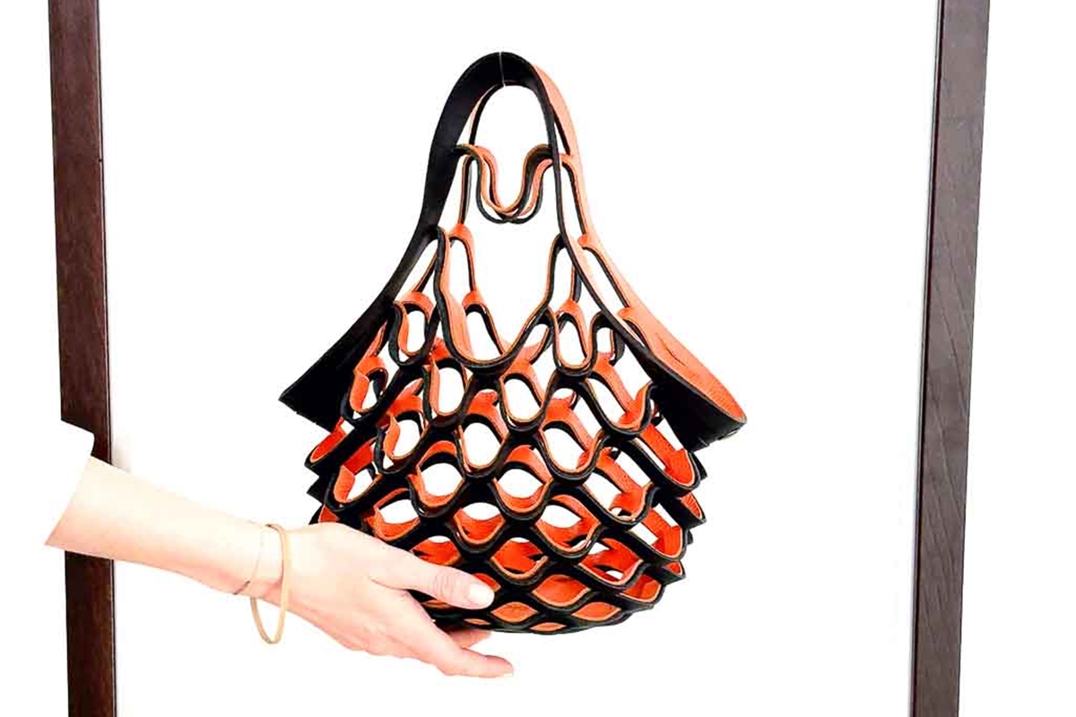 Bolsa que se adapta à superfície é destaque de marca emergente