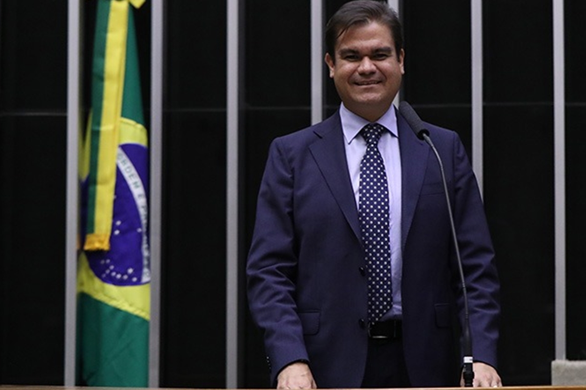 Deputado embarca em missão arriscada para tentar tirar pai de Israel