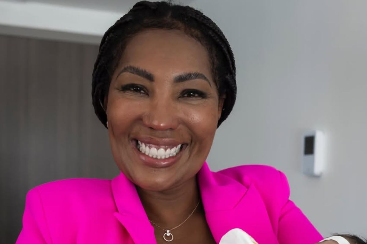 Mãe de Ludmilla mostra rosto da neta e se declara nas redes