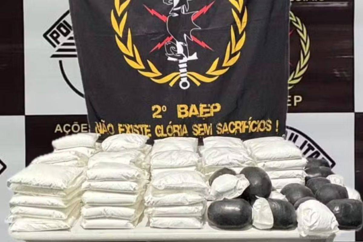 PM encontra 77 kg de pasta base de cocaína dentro de gruta no litoral