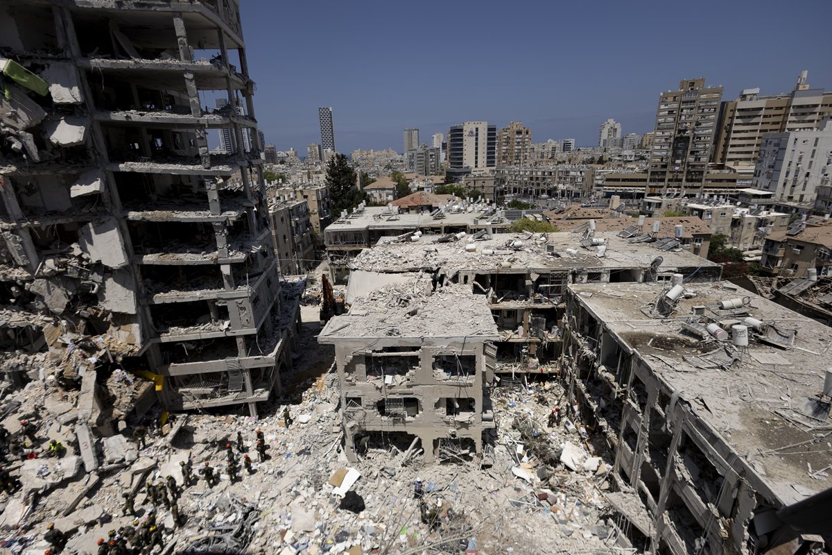 Irã lança mísseis contra Israel. Explosões são ouvidas em Tel Aviv