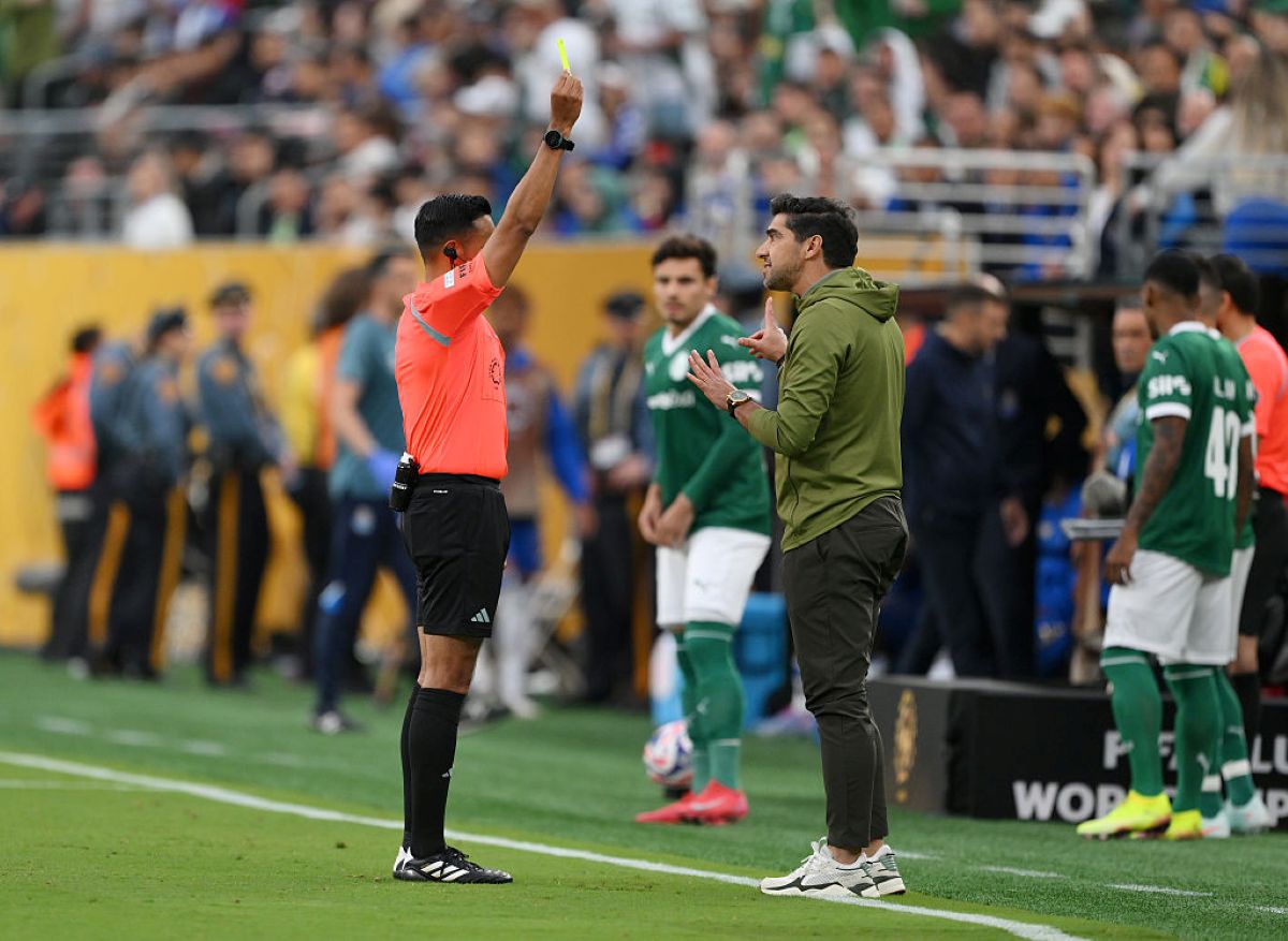 Abel lamenta empate do Palmeiras com Porto: “Fomos bem superiores”