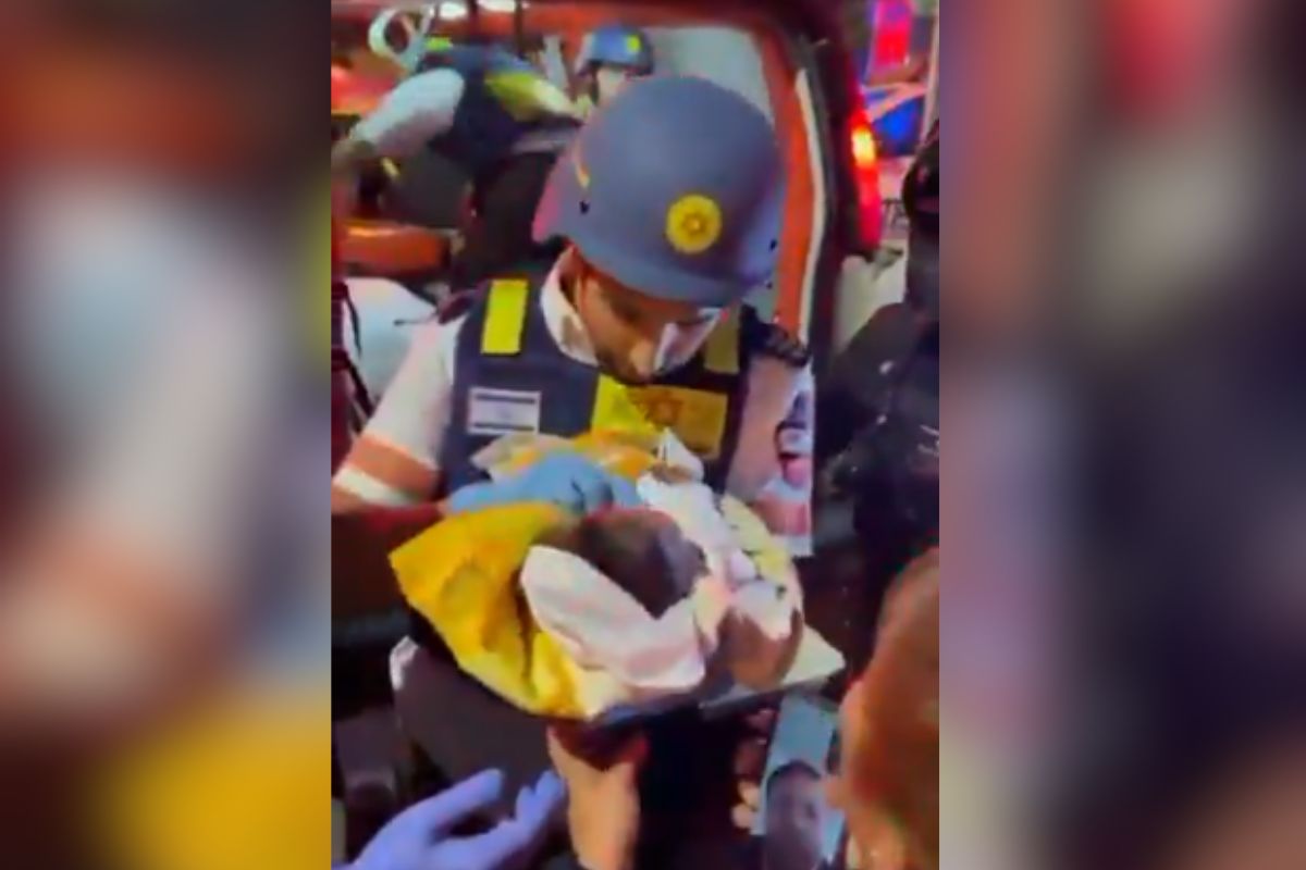 Vídeo: bebê de 6 dias é resgatado de destroços após ataques do Irã