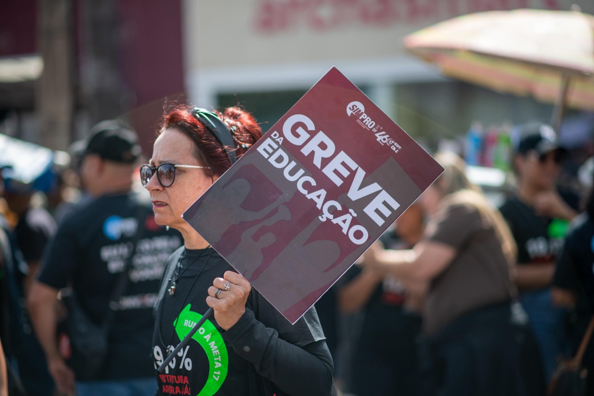 “Negociação foi aberta”, diz Ibaneis sobre greve dos professores