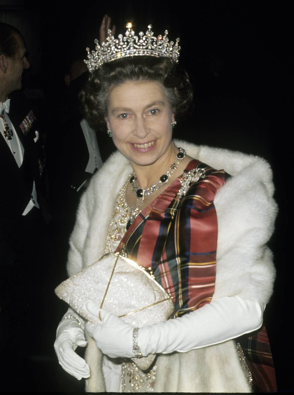 Rainha Elizabeth II usando peça xadrez - Metrópoles