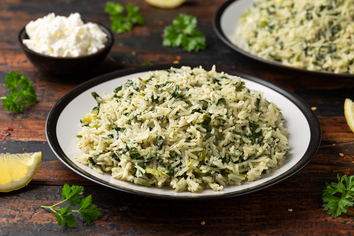 Imagem colorida de prato com arroz e espinafre - Metrópoles