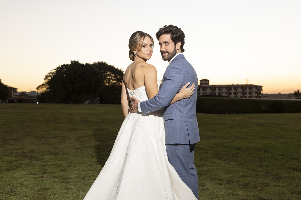 Amanda Pfeifer e Lucas Amorim se casam em cerimônia deslumbrante