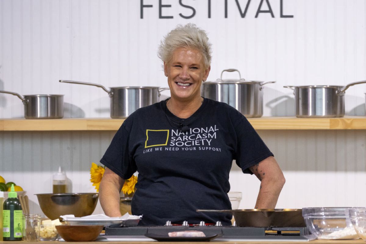 Morre, aos 55 anos, a chef de cozinha e apresentadora Anne Burrell