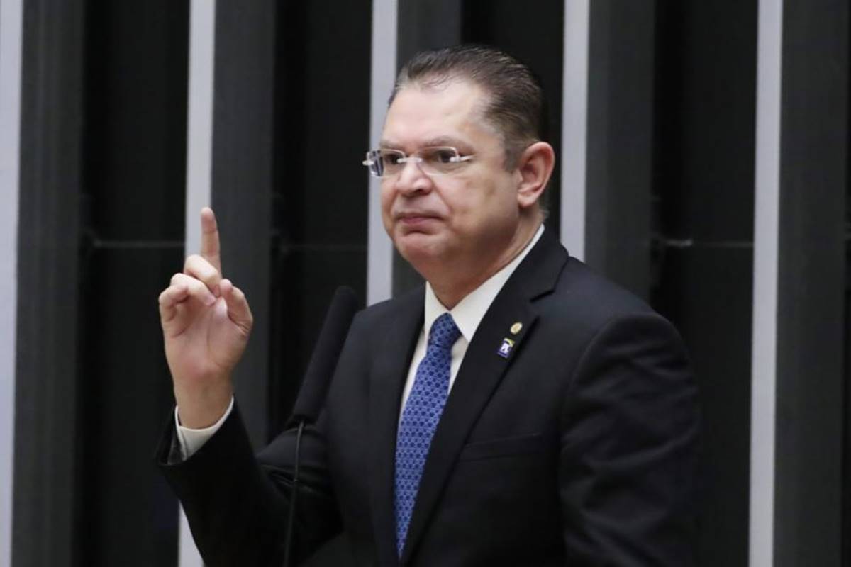 Sóstenes reage a disputa por cargo na CPMI do INSS: “Não abrimos mão”