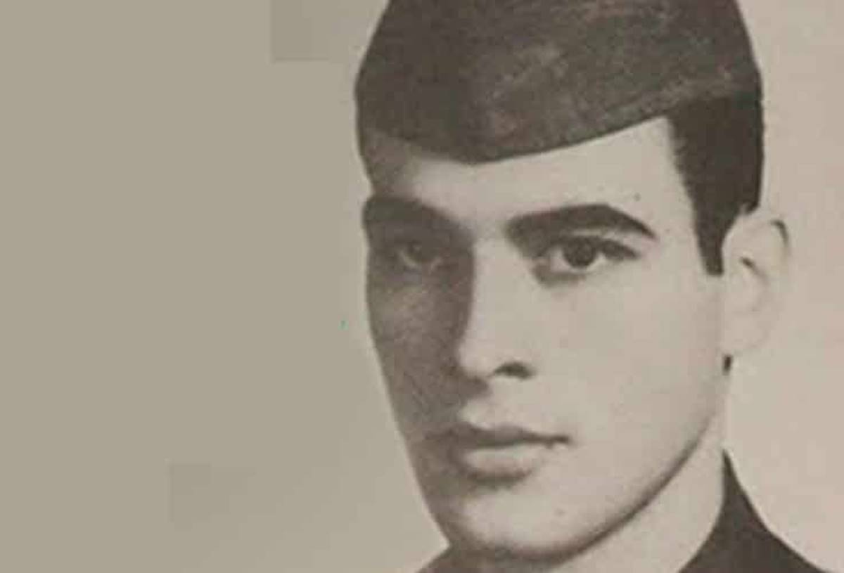 Ney Matogrosso vestido de militar na aeronáutica - Metrópoles
