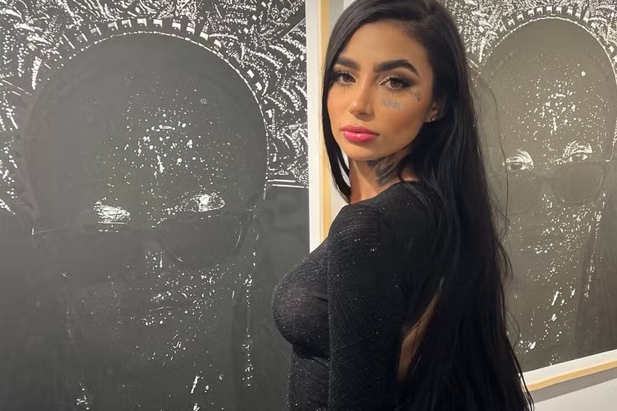 Cantora brasileira morre na Turquia após passar cirurgias plásticas