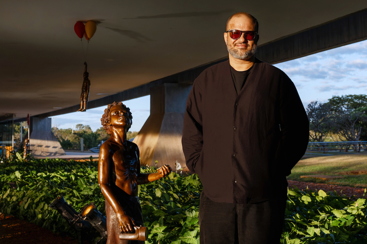 Escultor de significados: artista Flávio Cerqueira expõe no CCBB