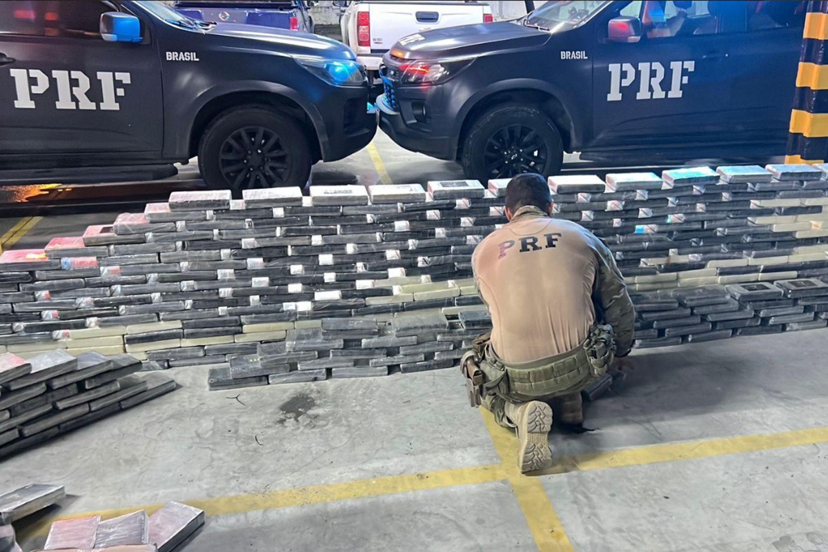 PRF: em maior apreensão da PB, motorista é preso com 1,3 t de cocaína