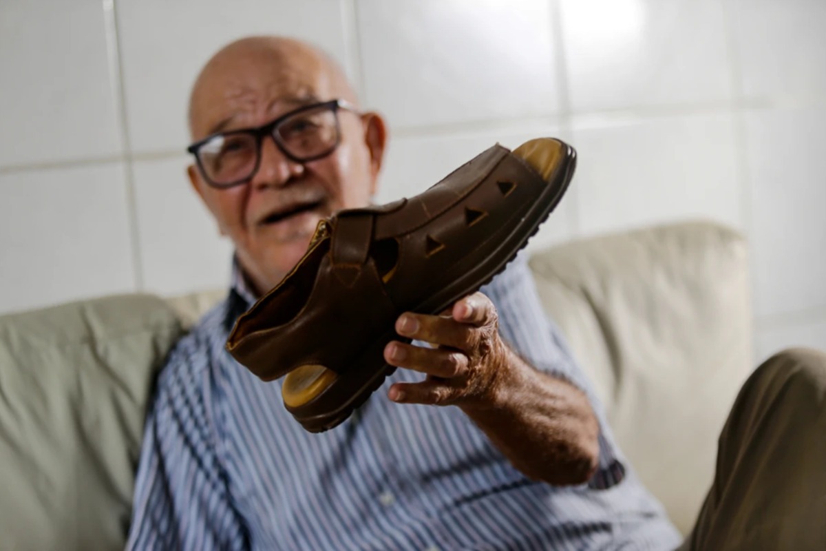 Conheça sapateiro da elite baiana que já fez sapatos até para o papa