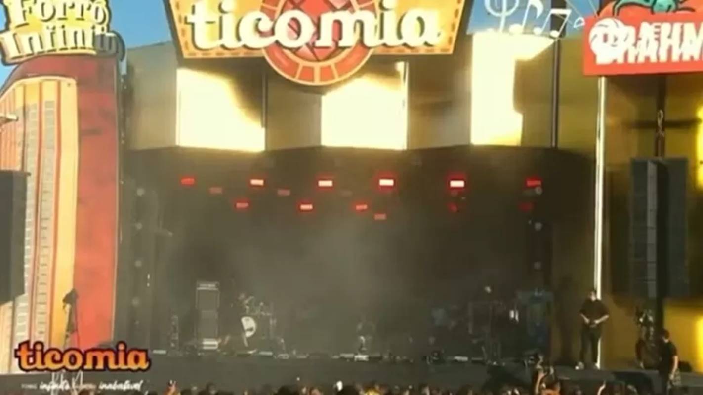 Incêndio atinge palco e paralisa show de forró na Bahia