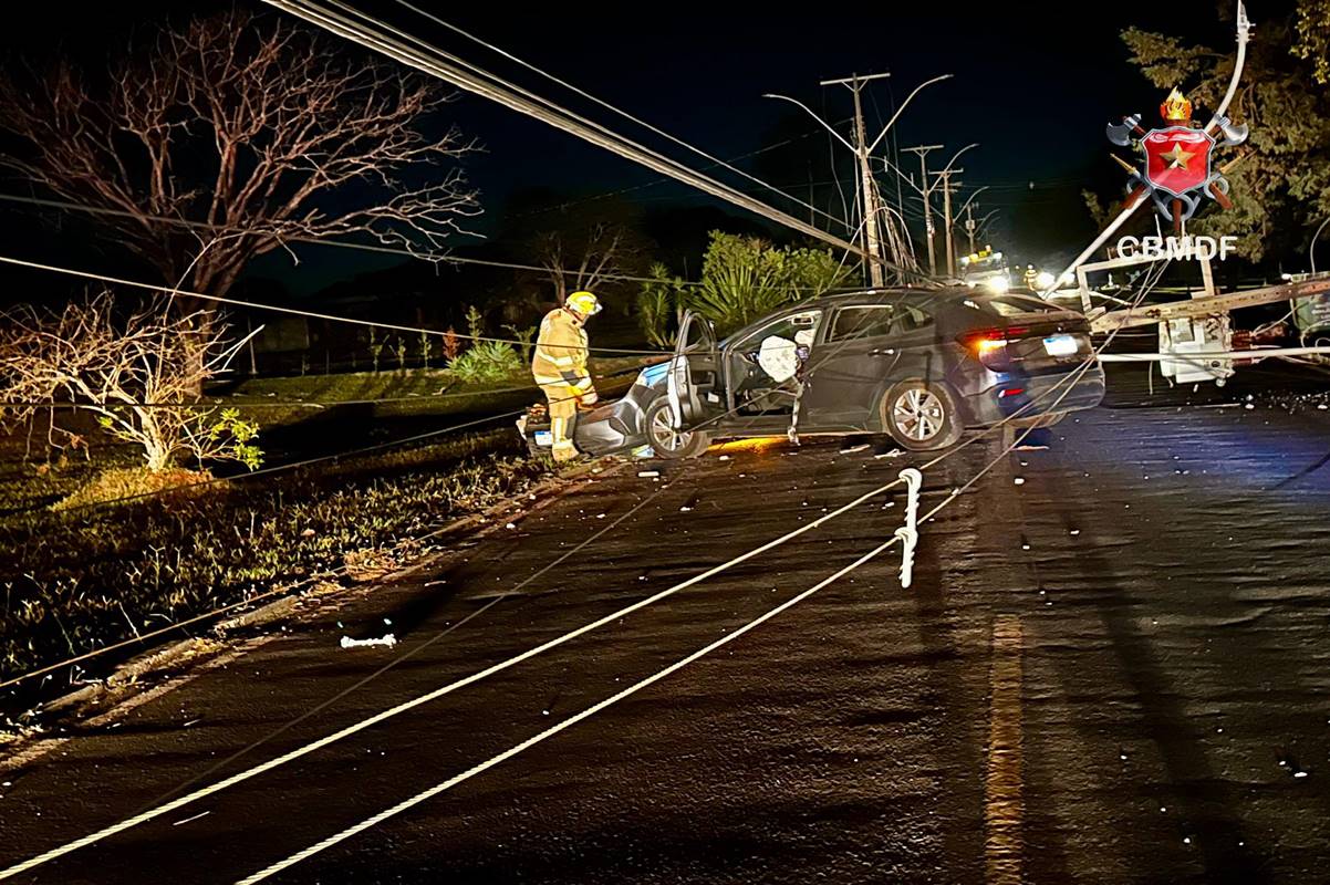 Duas pessoas ficam feridas em diferentes acidentes no DF. Veja imagens
