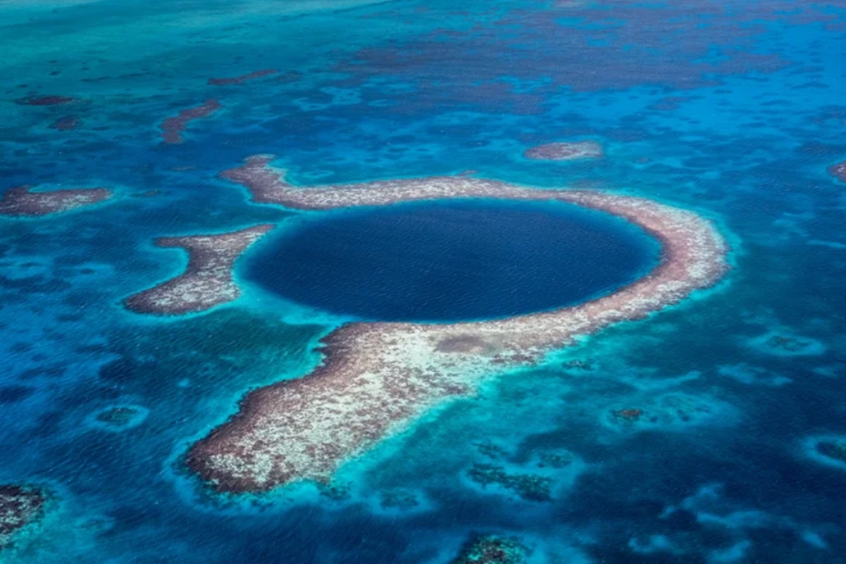 Cratera azul no México pode revelar segredos sobre vida alienígena