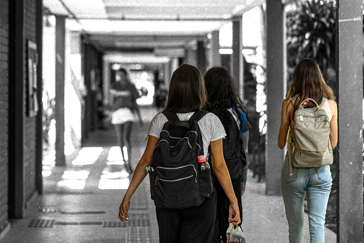 Professor para estudante: “Manda nudes que te explico”
