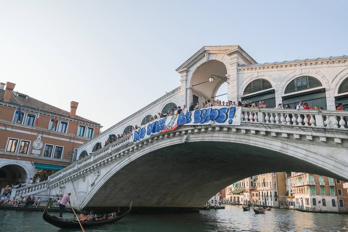 Protestos em Veneza contra casamento de Jeff Bezos - Metrópoles