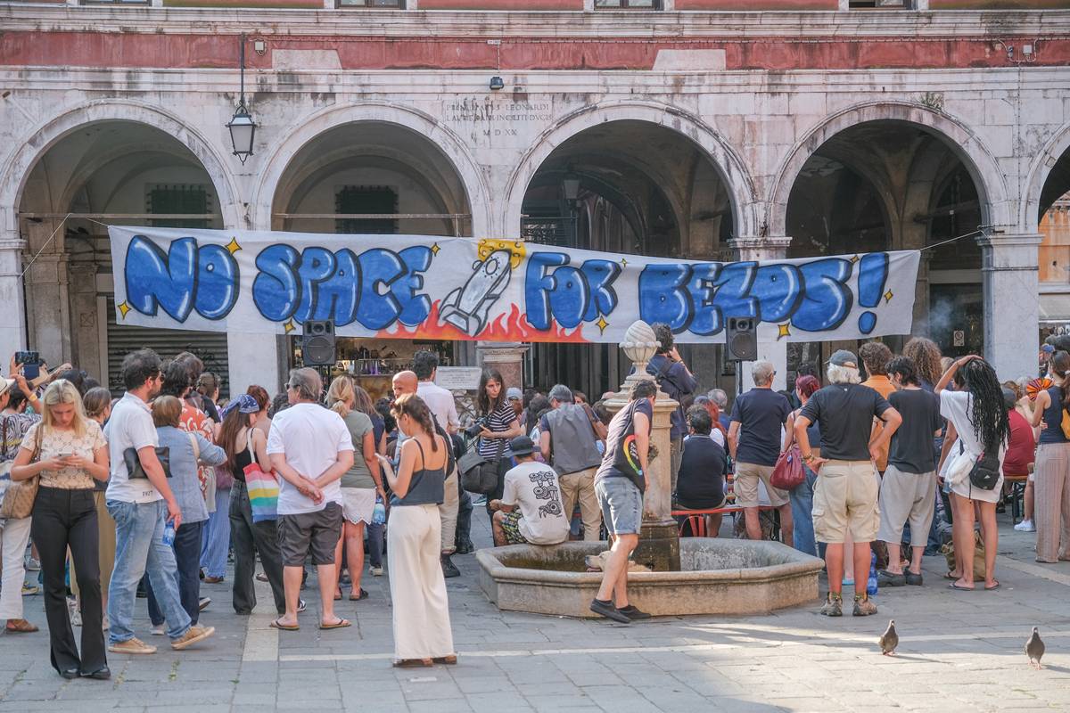 Protestos em Veneza contra casamento de Jeff Bezos - Metrópoles