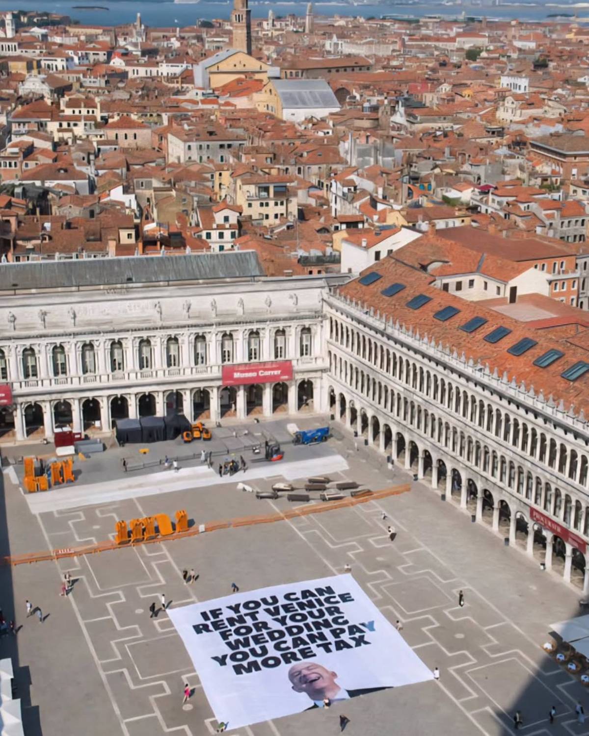 Protestos em Veneza contra casamento de Jeff Bezos - Metrópoles