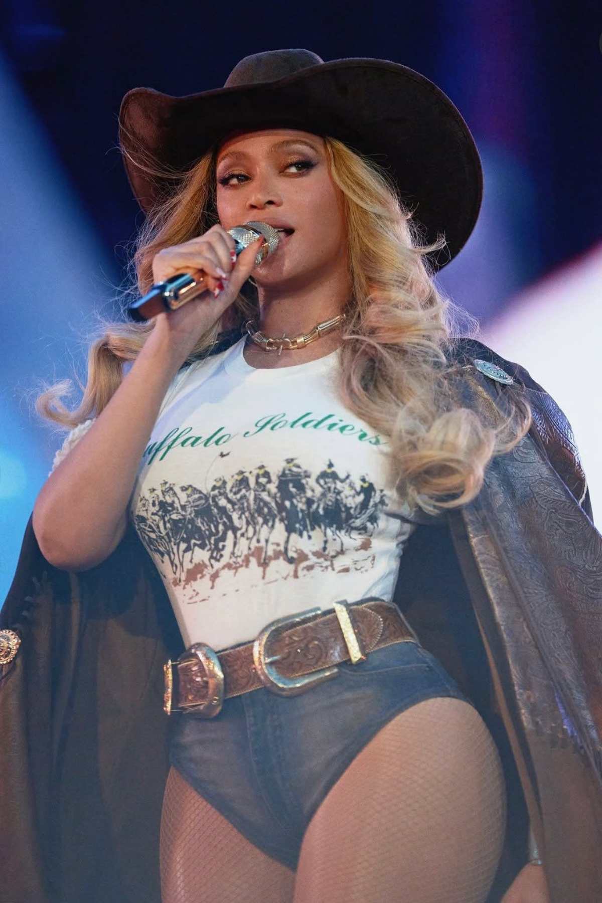 A imagem mostra a cantora Beyoncé cantando em show - Metrópoles