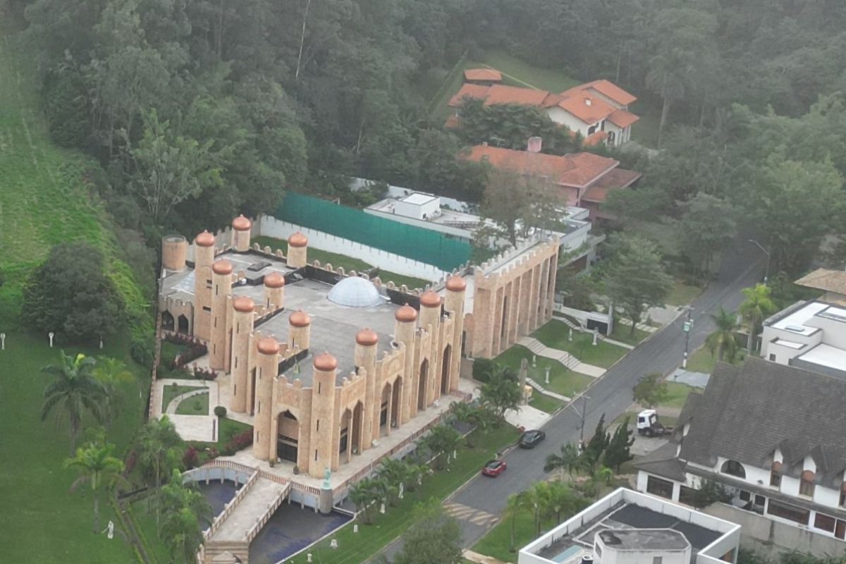 Emenda beneficiou condomínio com castelo árabe e mansão de R$ 50 mi