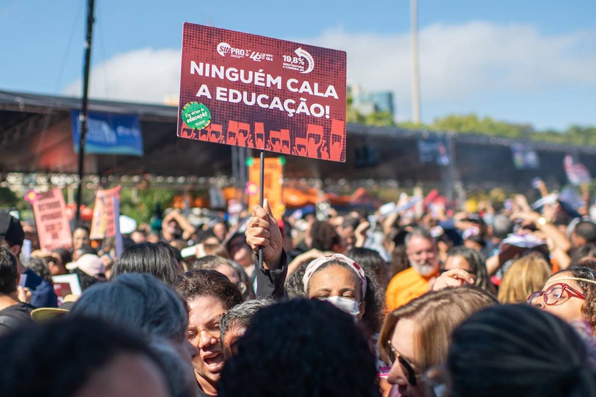 Aulas voltam ao normal nesta 5ª com fim da greve dos professores do DF