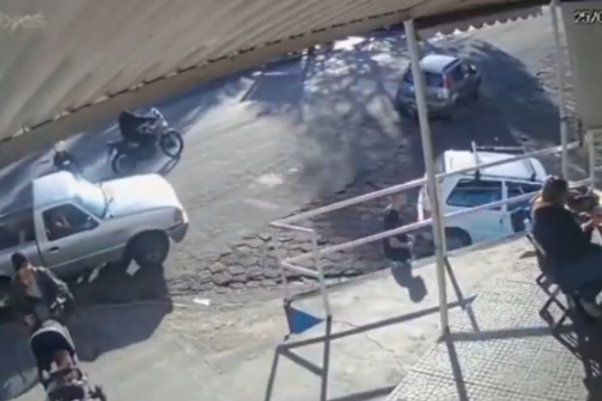 Vídeo: casal é assassinado dentro de veículo no Rio de Janeiro
