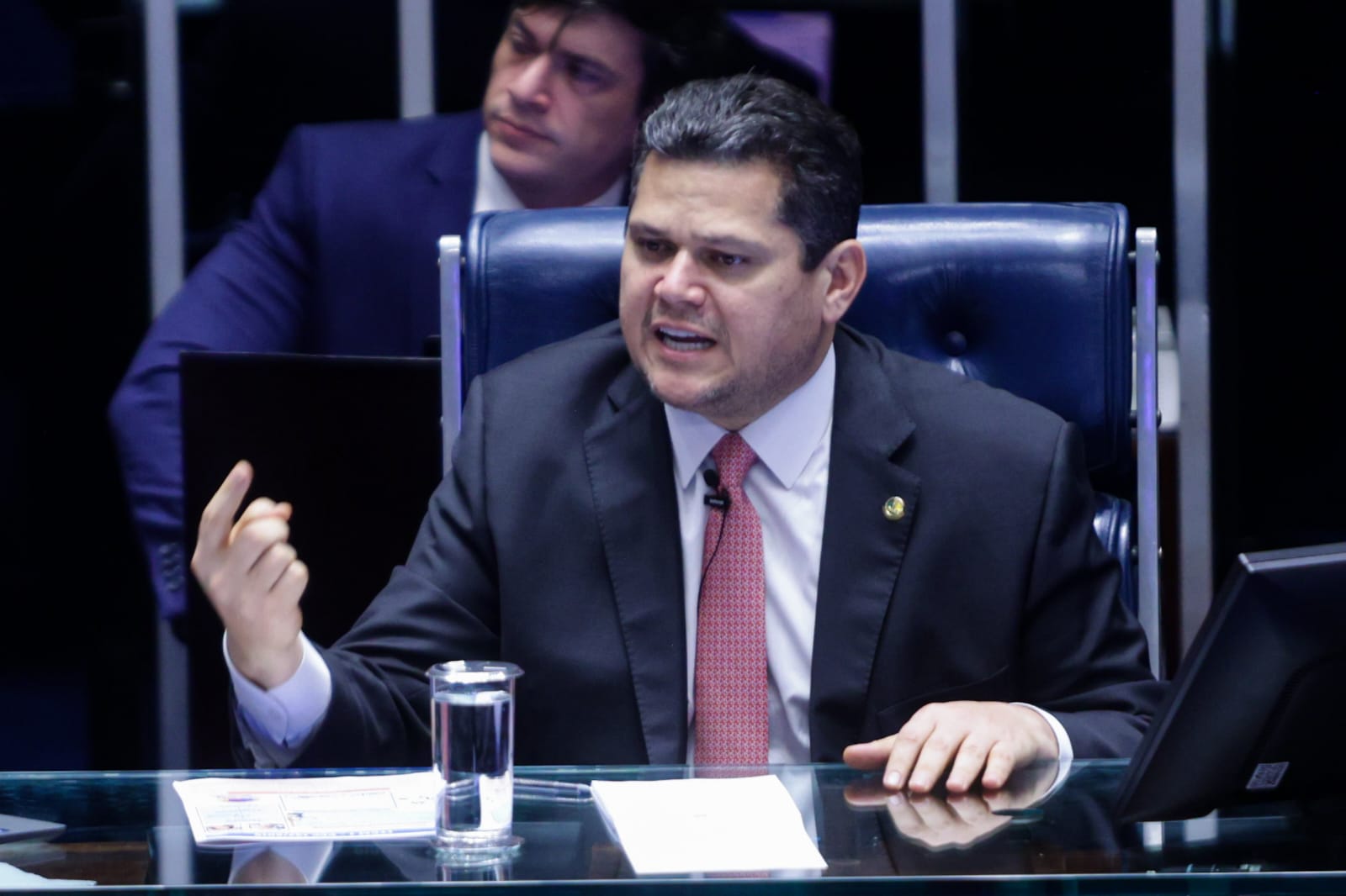 Alcolumbre rejeita apelos da oposição e mantém recesso parlamentar
