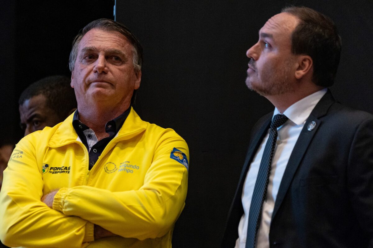 Bolsonaro confirma Carlos ao Senado em Santa Catarina e explica motivo