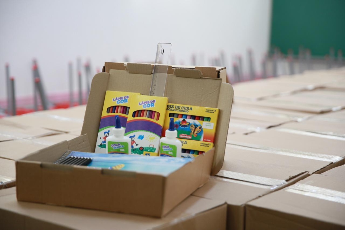 SP multa empresa em R$ 3,2 mi por atraso na entrega de kits escolares