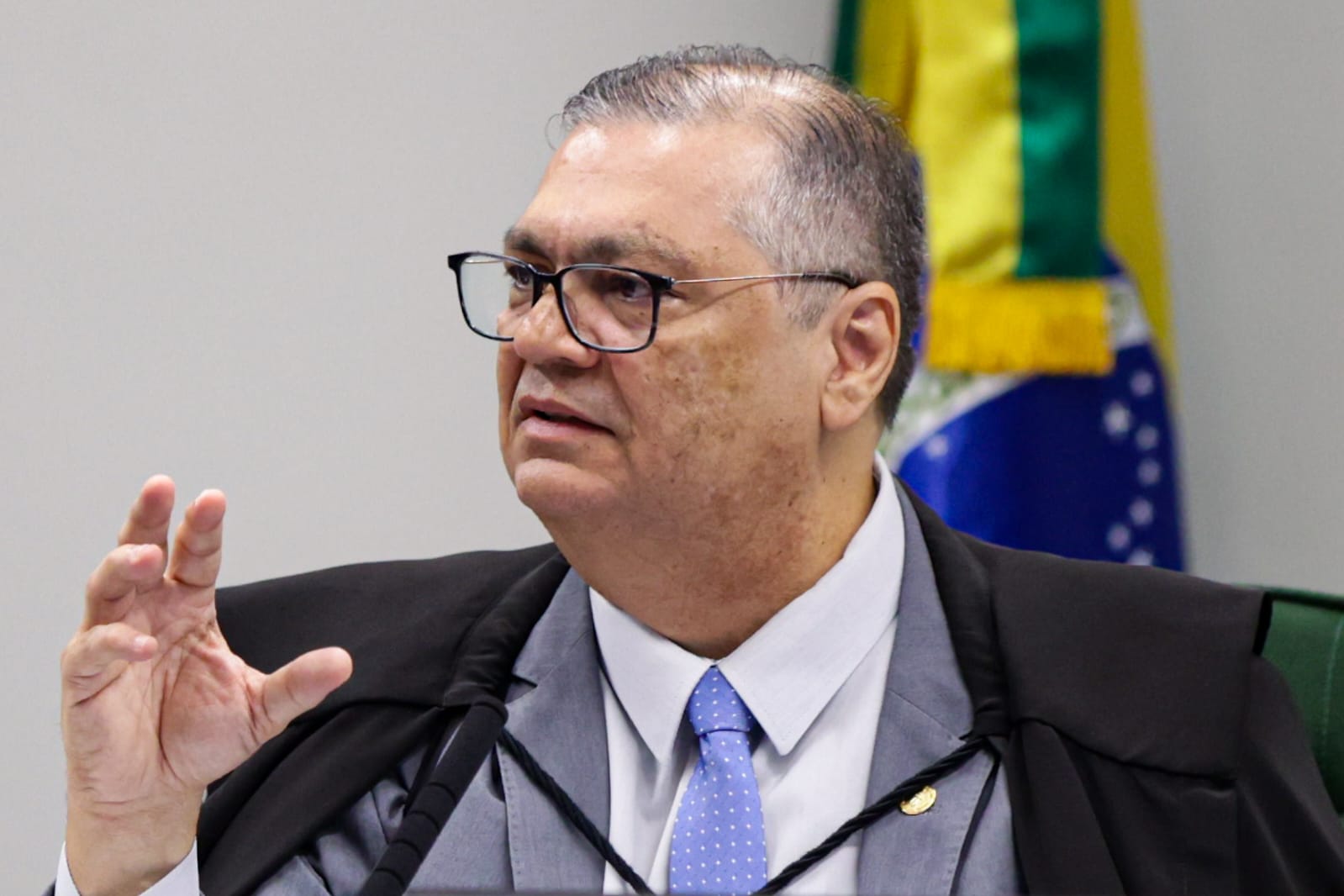 Dino intima AGU e Congresso a explicarem aporte de R$ 53 milhões de parlamentares do DF à associação suspeita
