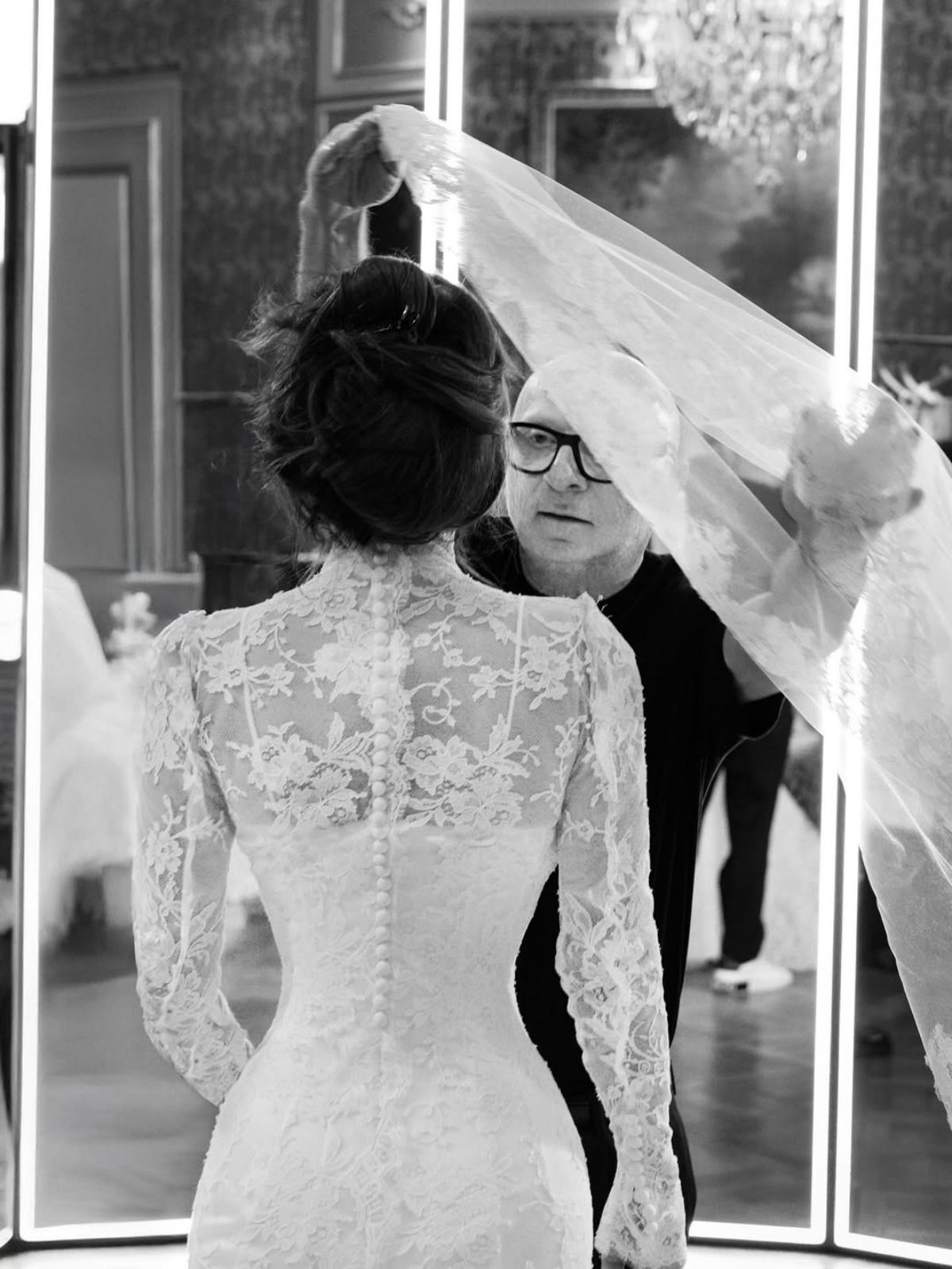 Foto com cor. Vestido de noiva da jornalista Lauren Sánchez - Metrópoles