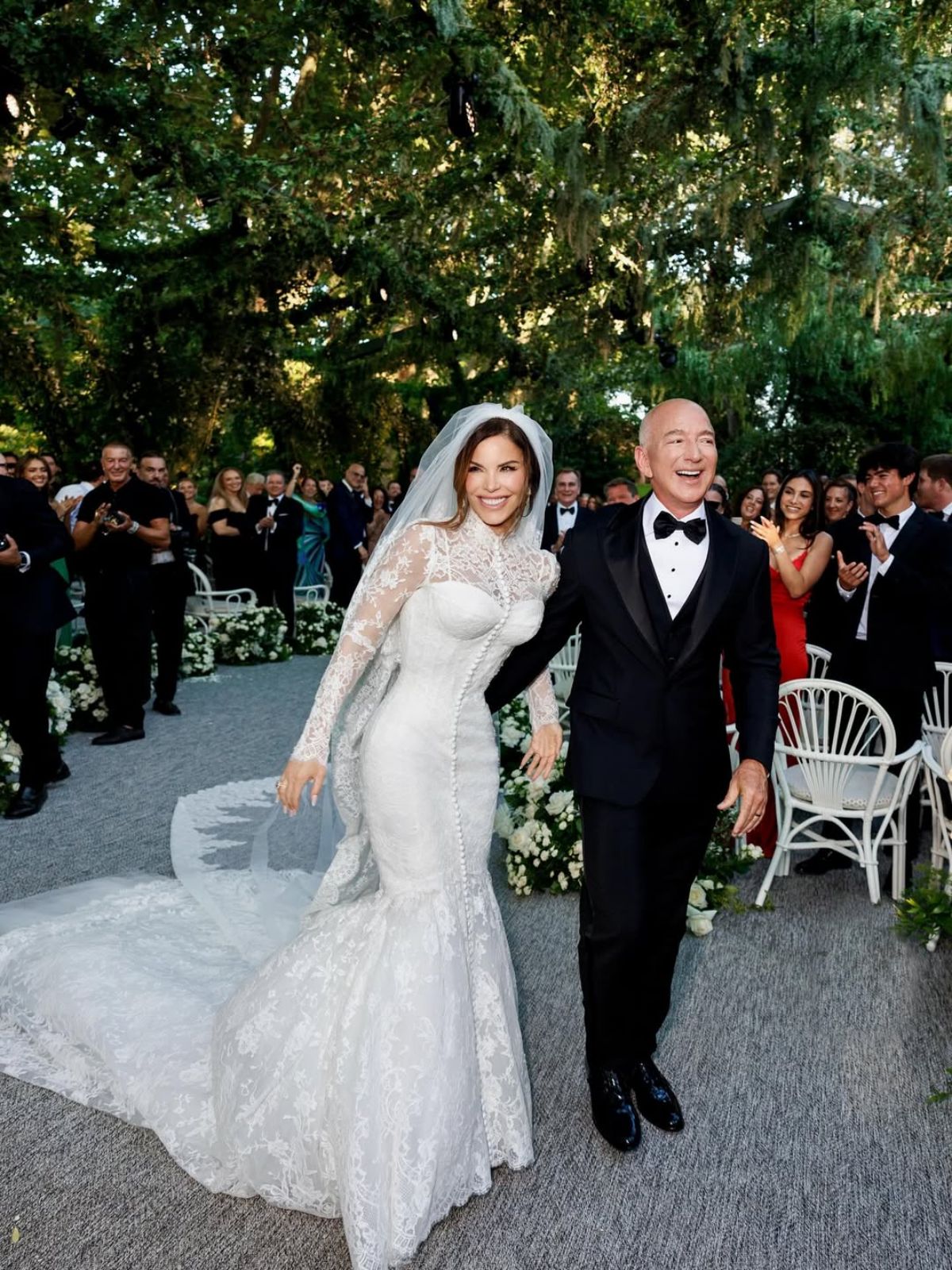 Foto com cor. Lauren Sánchez e Jeff Bezos - Metrópoles
