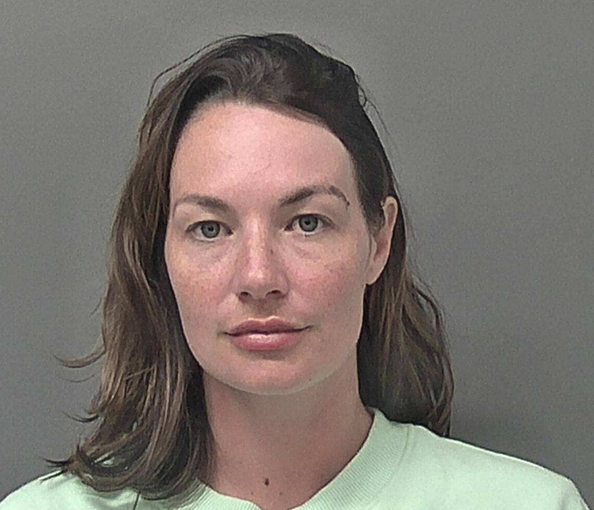 Lucy Roberts, britânica presa por roubo de joias - Metrópoles