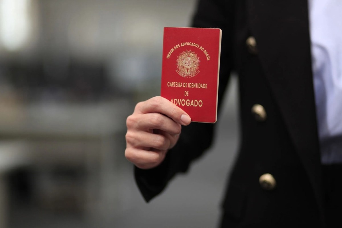 Advogado e estagiária de facção que sabotavam depoimentos viram réus