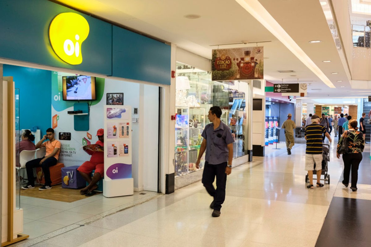 Ações da Oi desabam na Bolsa após empresa admitir risco de insolvência