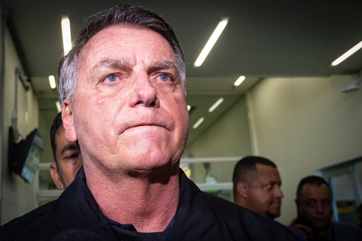 PF faz buscas na casa de Bolsonaro e em seu escritório no PL
