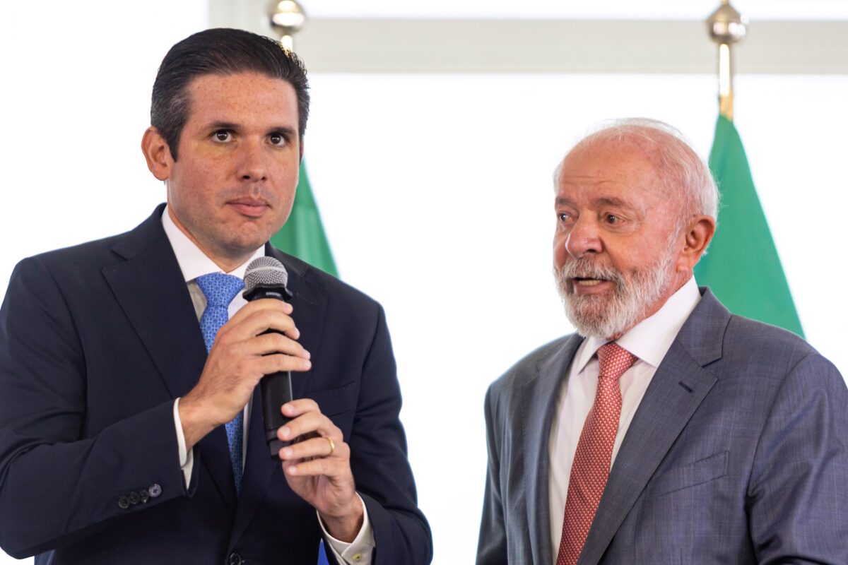 Aliado de Motta apresenta projeto para derrubar “taxa das blusinhas”