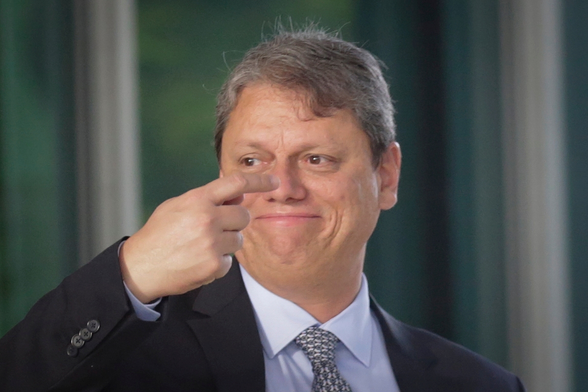 O conselho de aliados a Tarcísio sobre trocar o Republicanos pelo PL