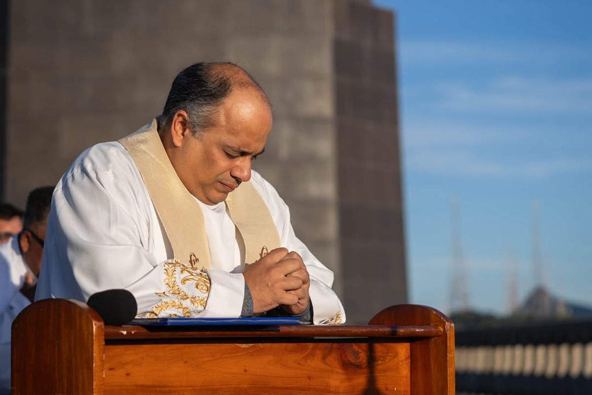 Padre Omar deixa UTI de hospital no Rio e segue sem previsão de alta